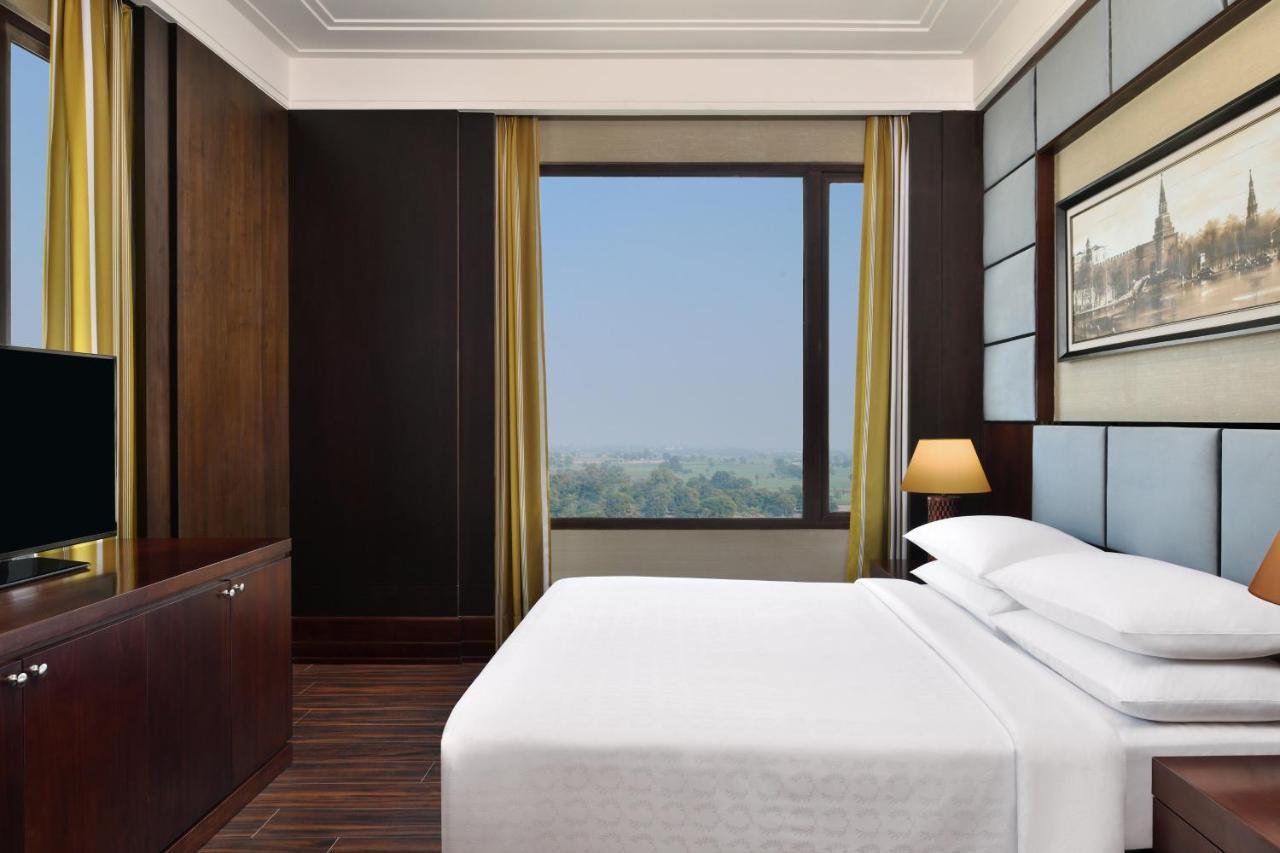 Sheraton Grand Palace Indore Exterior photo
