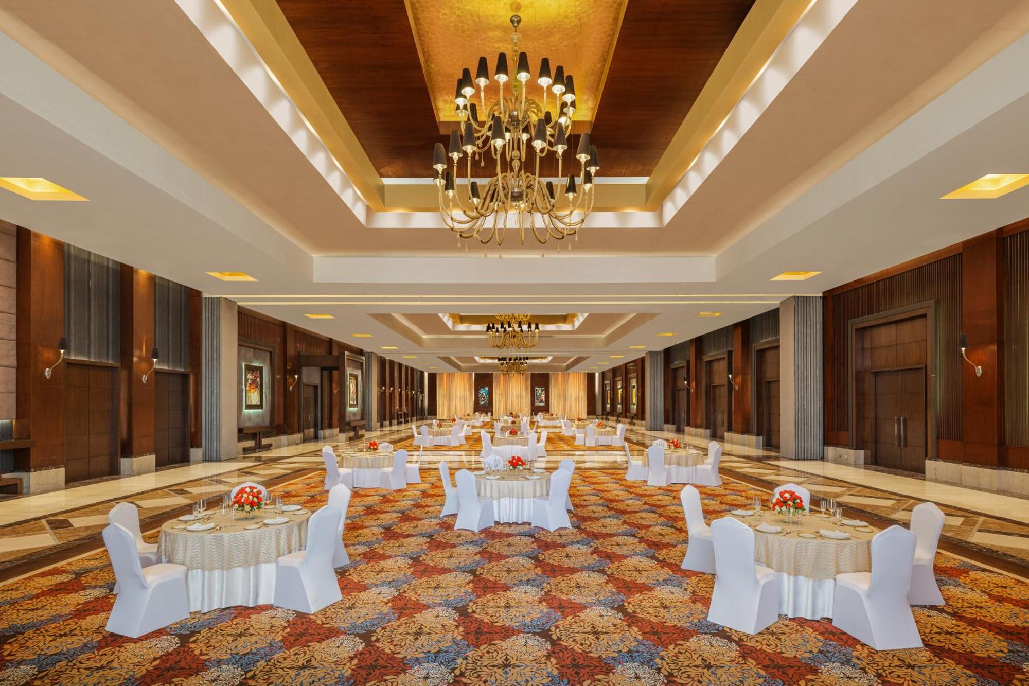 Sheraton Grand Palace Indore Exterior photo