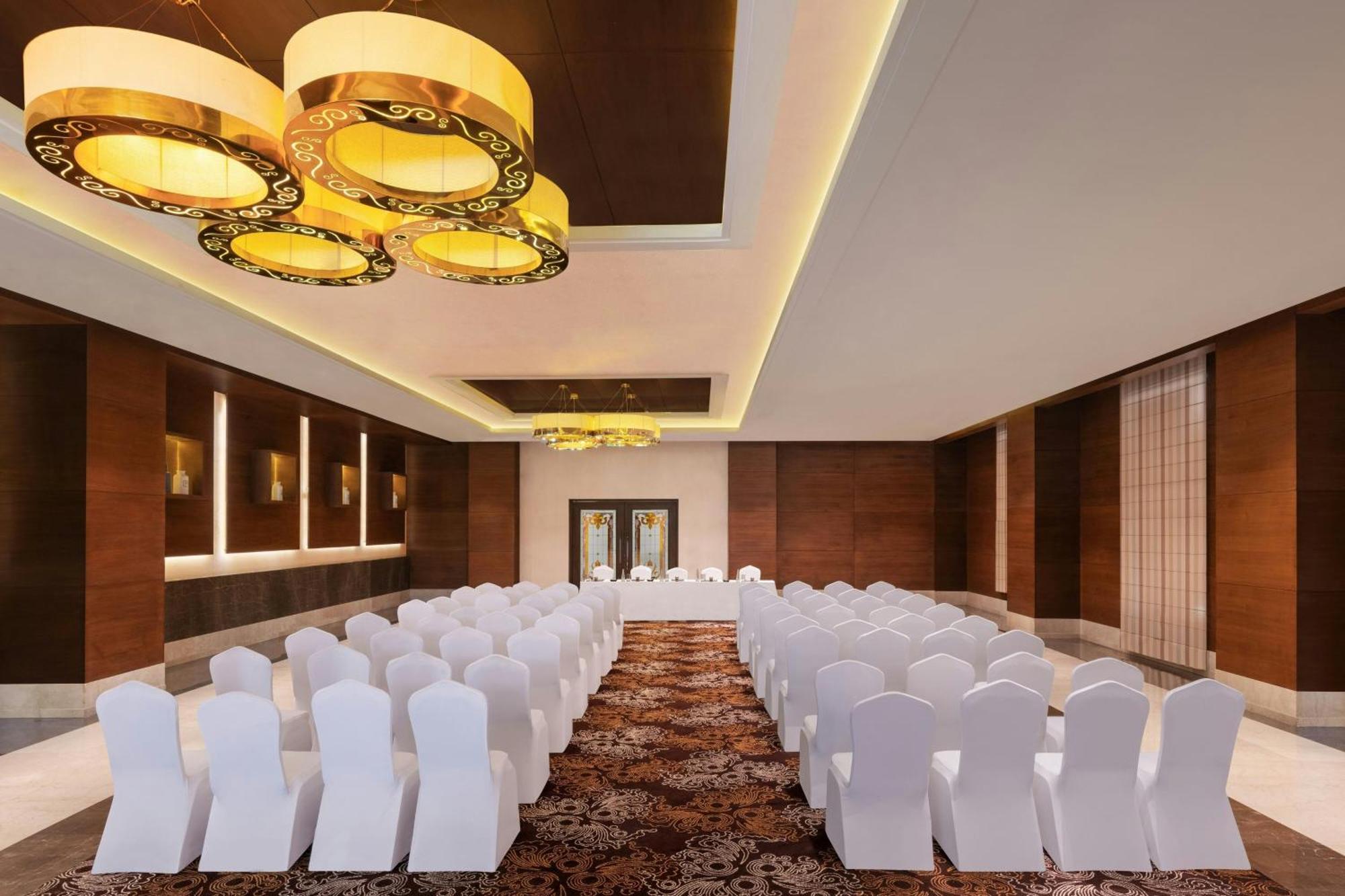 Sheraton Grand Palace Indore Exterior photo
