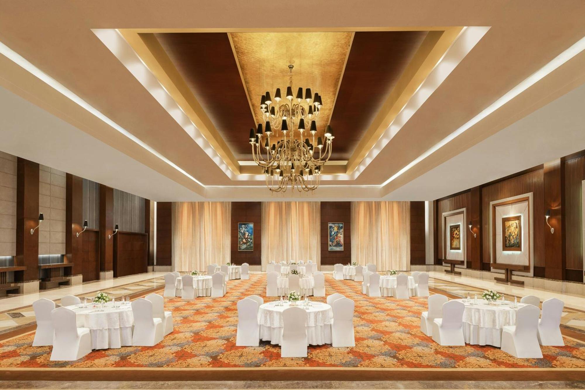 Sheraton Grand Palace Indore Exterior photo