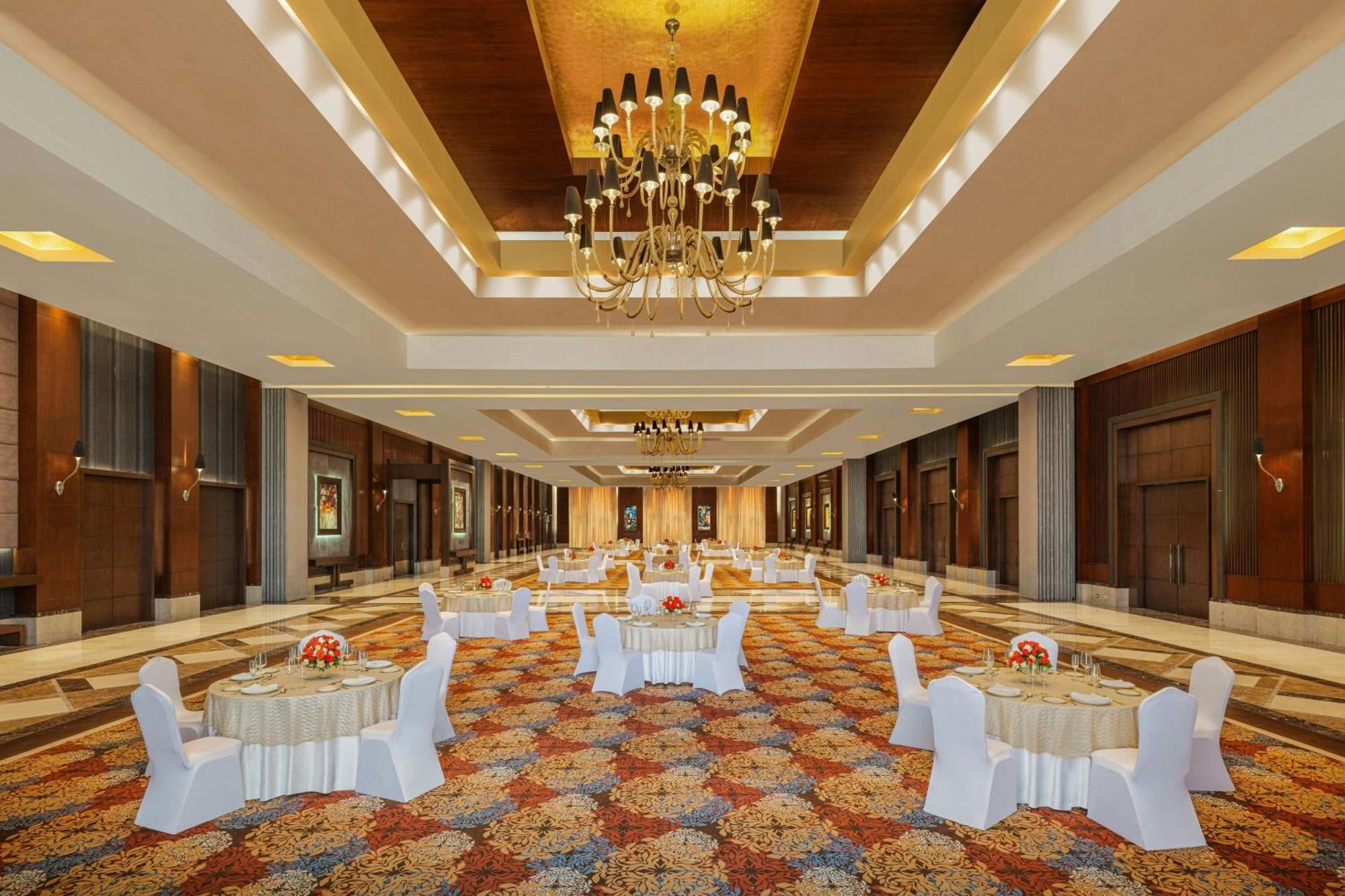 Sheraton Grand Palace Indore Exterior photo