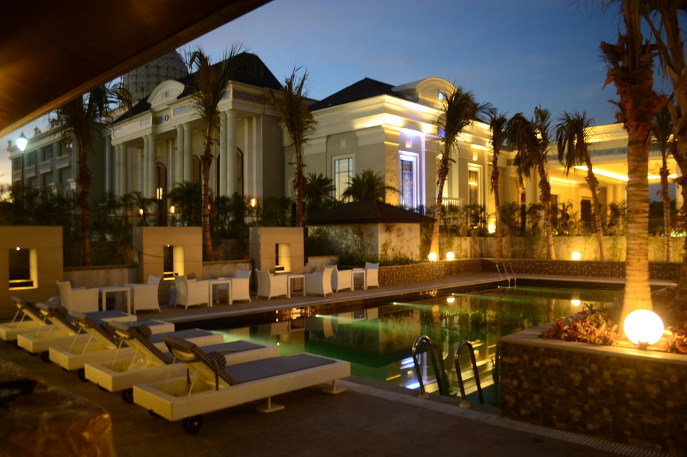 Sheraton Grand Palace Indore Exterior photo
