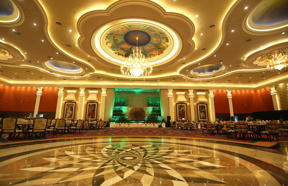 Sheraton Grand Palace Indore Exterior photo