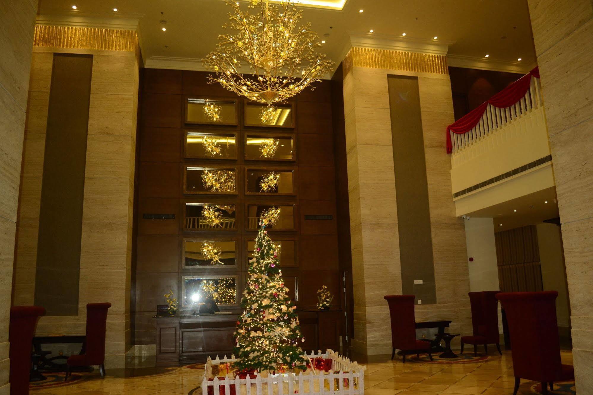 Sheraton Grand Palace Indore Exterior photo