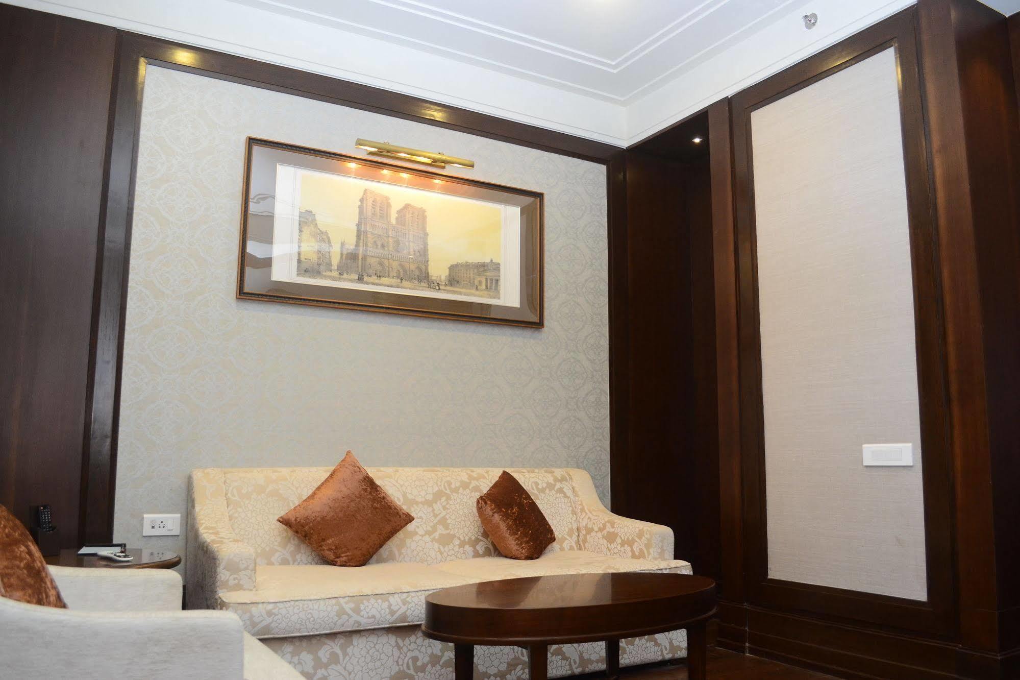 Sheraton Grand Palace Indore Exterior photo