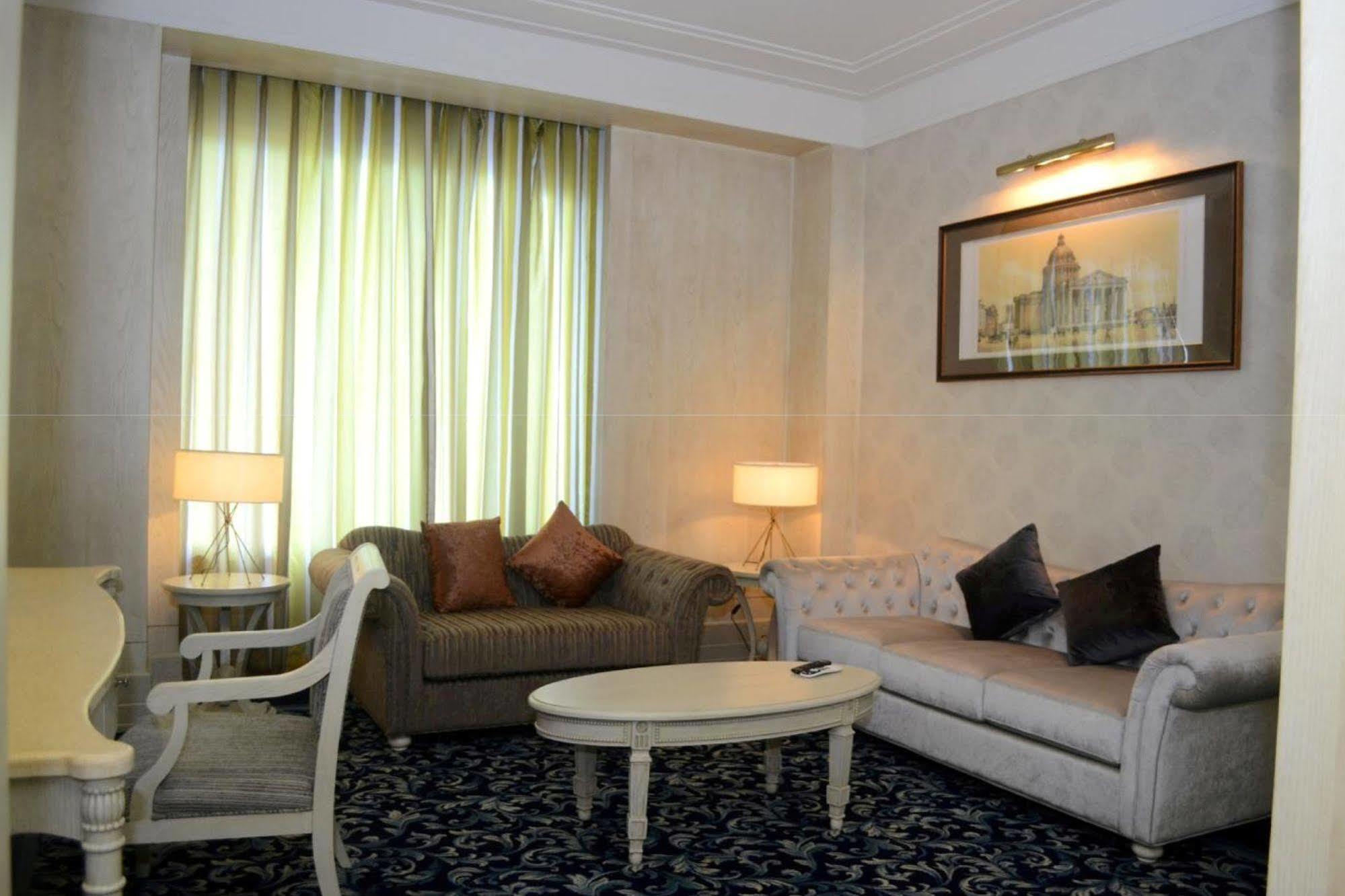 Sheraton Grand Palace Indore Exterior photo
