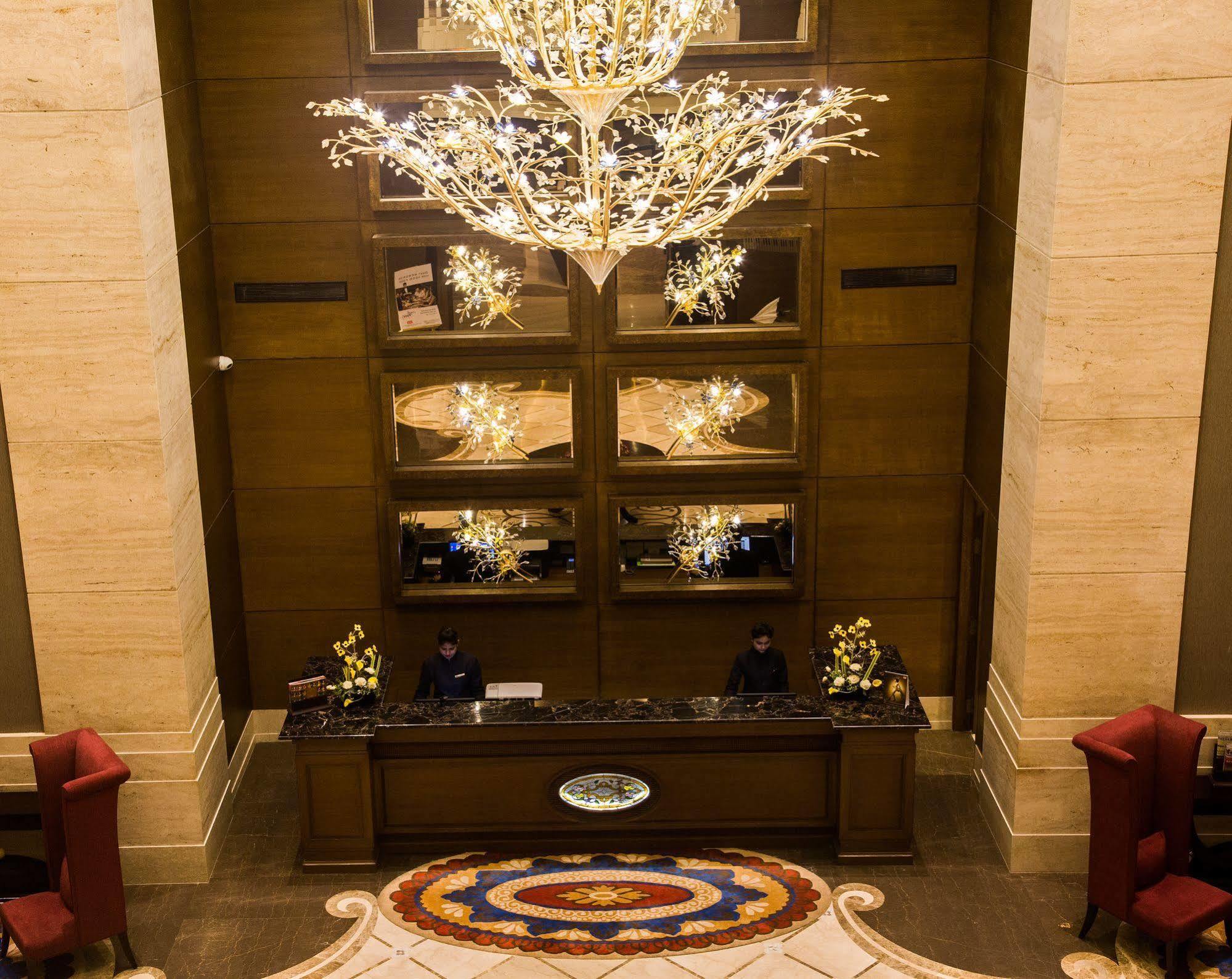 Sheraton Grand Palace Indore Exterior photo