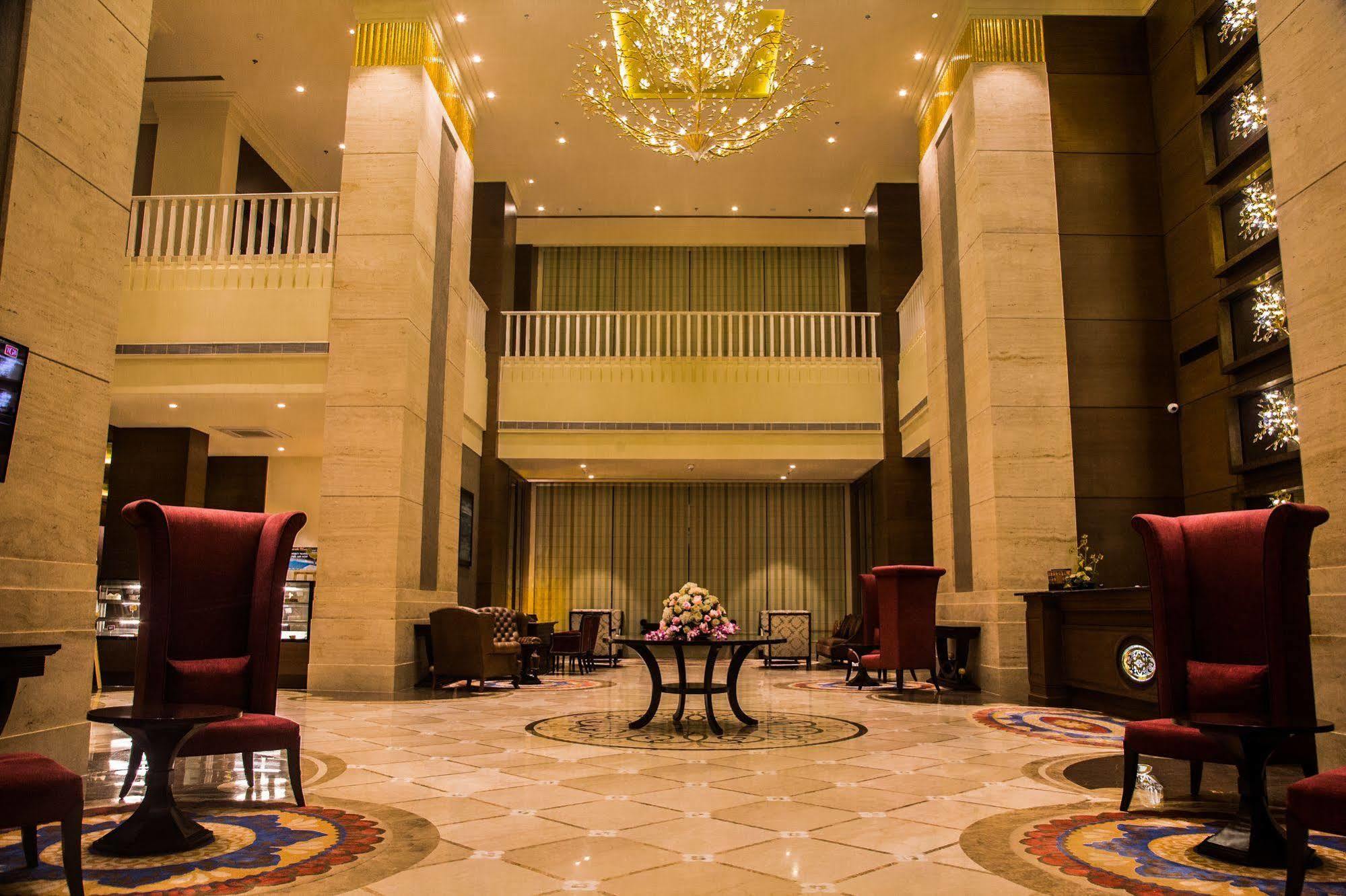 Sheraton Grand Palace Indore Exterior photo
